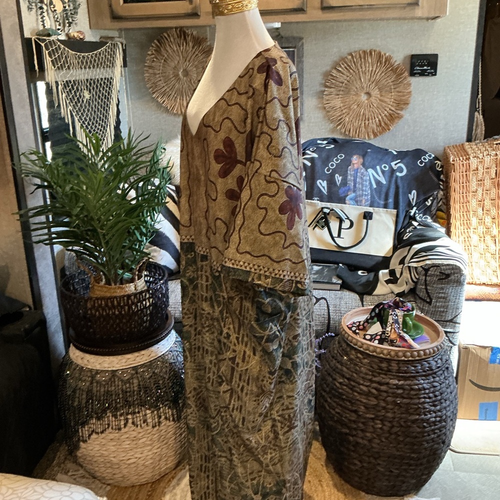 Bohemian Maxi Dress with Floral and Geometric Patterns - Picture 3 of 14